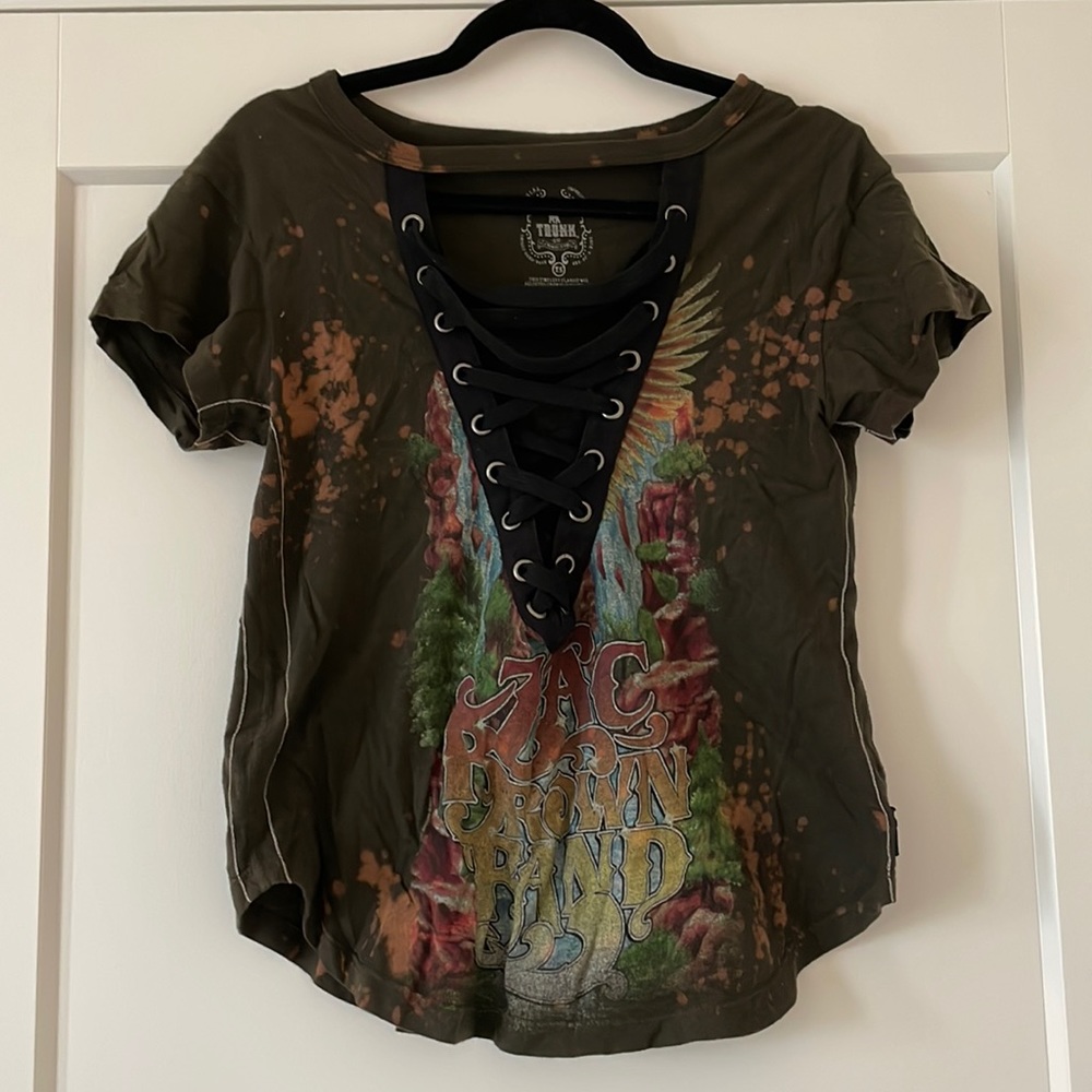 Trunk Ltd. Zac Brown Band lace up boyfriend tee